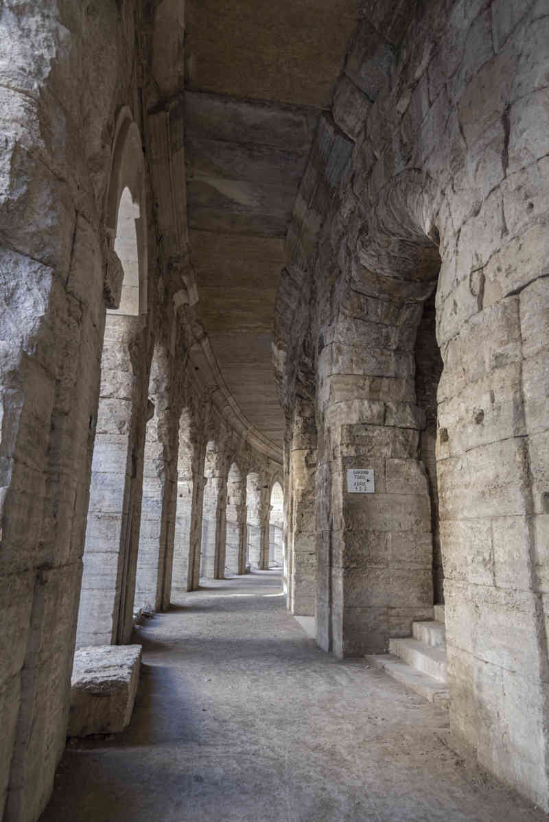 Francia - Arles 021 - Anfiteatro.jpg